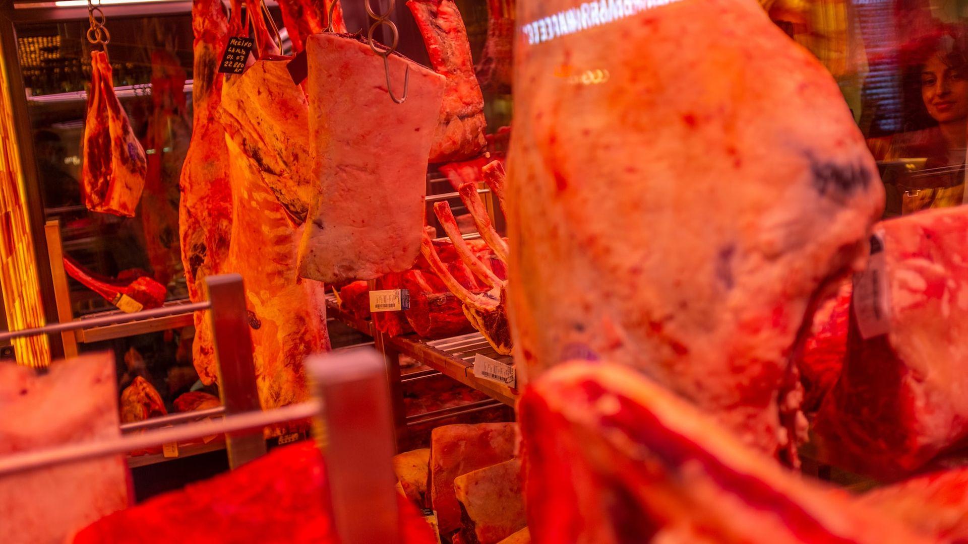 Naukowcy: jedzenie mięsa ma szkodliwy wpływ na klimat