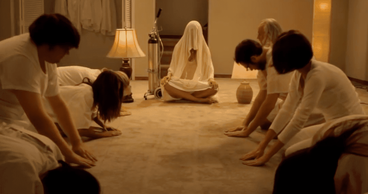 Prowadził sektę pod przykrywką jogi. Porno i nadużycia, czyli historia kontrowersyjnego guru