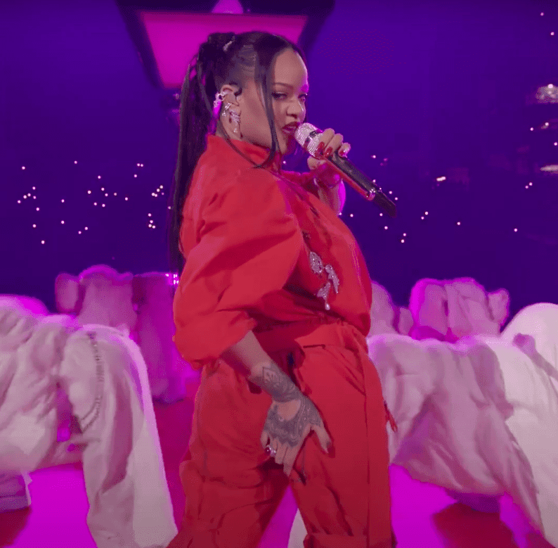 Według nowego badania teksty piosenek są coraz prostsze, powtarzalne i agresywne