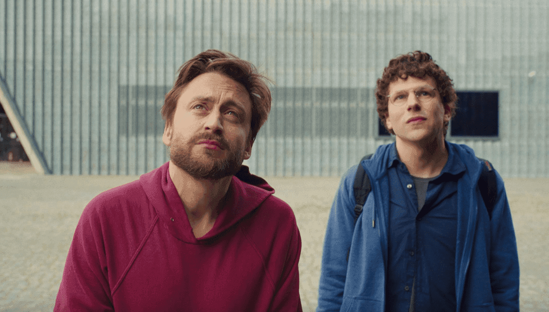 „Prawdziwy ból”. Gdzie Jesse Eisenberg i Kieran Culkin kręcili w Warszawie swój film?