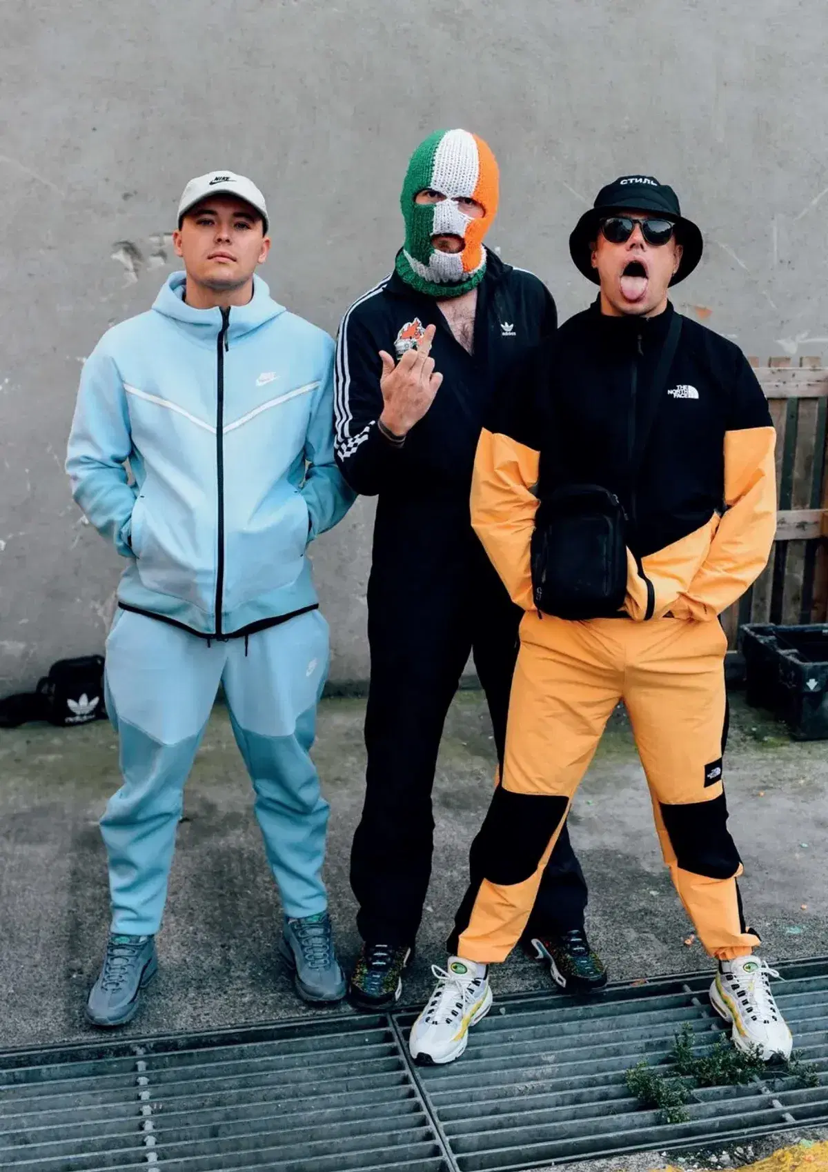 Ta inna historia o Belfaście. Recenzja irlandzkiego komediodramatu „Kneecap. Hiphopowa rewolucja”