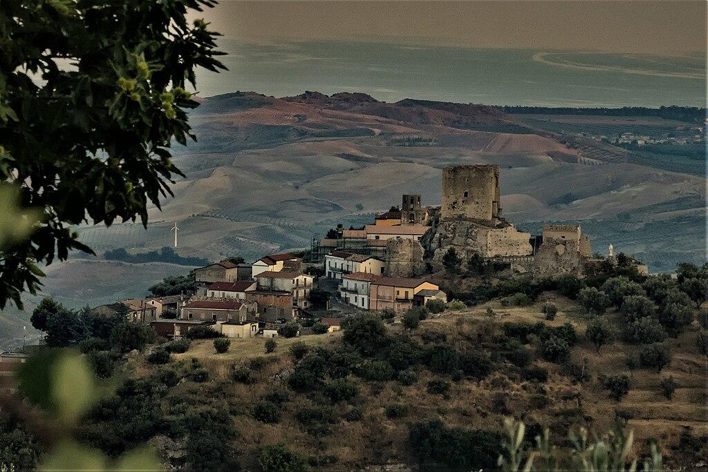 Burmistrz włoskiego miasteczka zakazał mieszkańcom... chorować
