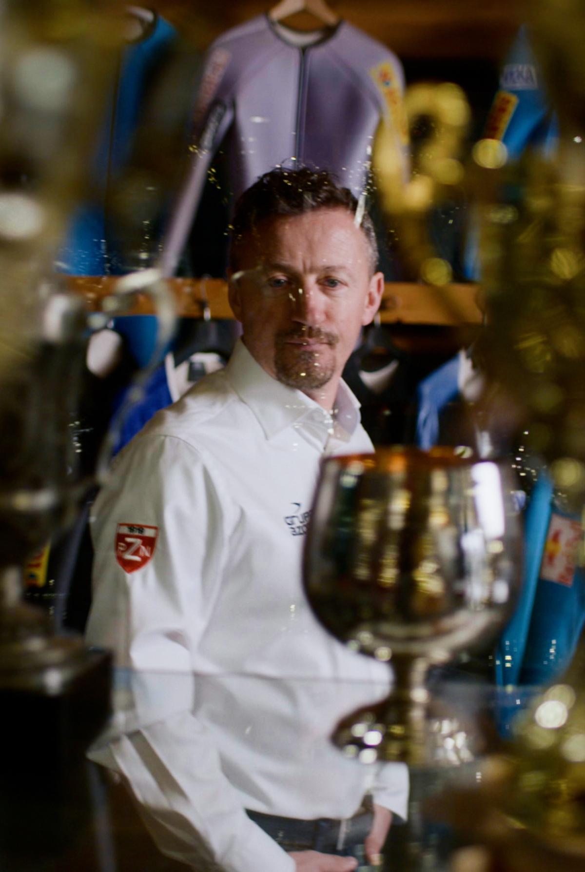 „Miałem czas kryzysu, przez który musiałem przejść, a zainteresowanie mediów nie malało” – rozmawiamy z Adamem Małyszem