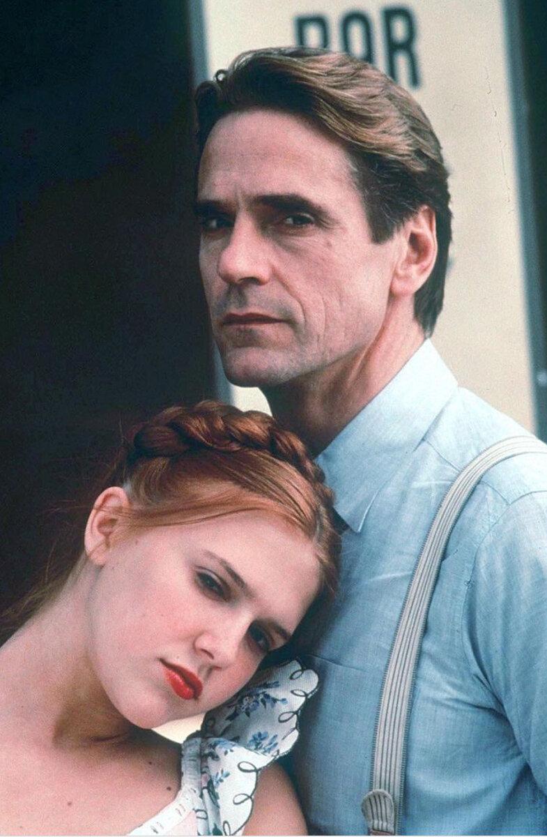 „Mała zabawka tatusia” – aresztowano autorkę książek dark romance