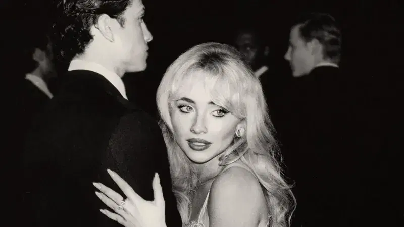 Sabrina Carpenter zmienia okładkę nowej płyty. Odpowiada krytykom, odnosząc się do Boga