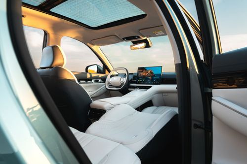 Linie przyszłości. Premiera modelu Geely EX5 z nagrodą Red Dot za dizajn