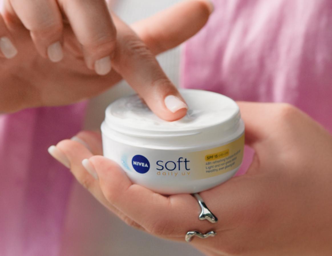 NIVEA Soft Daily UV SPF15