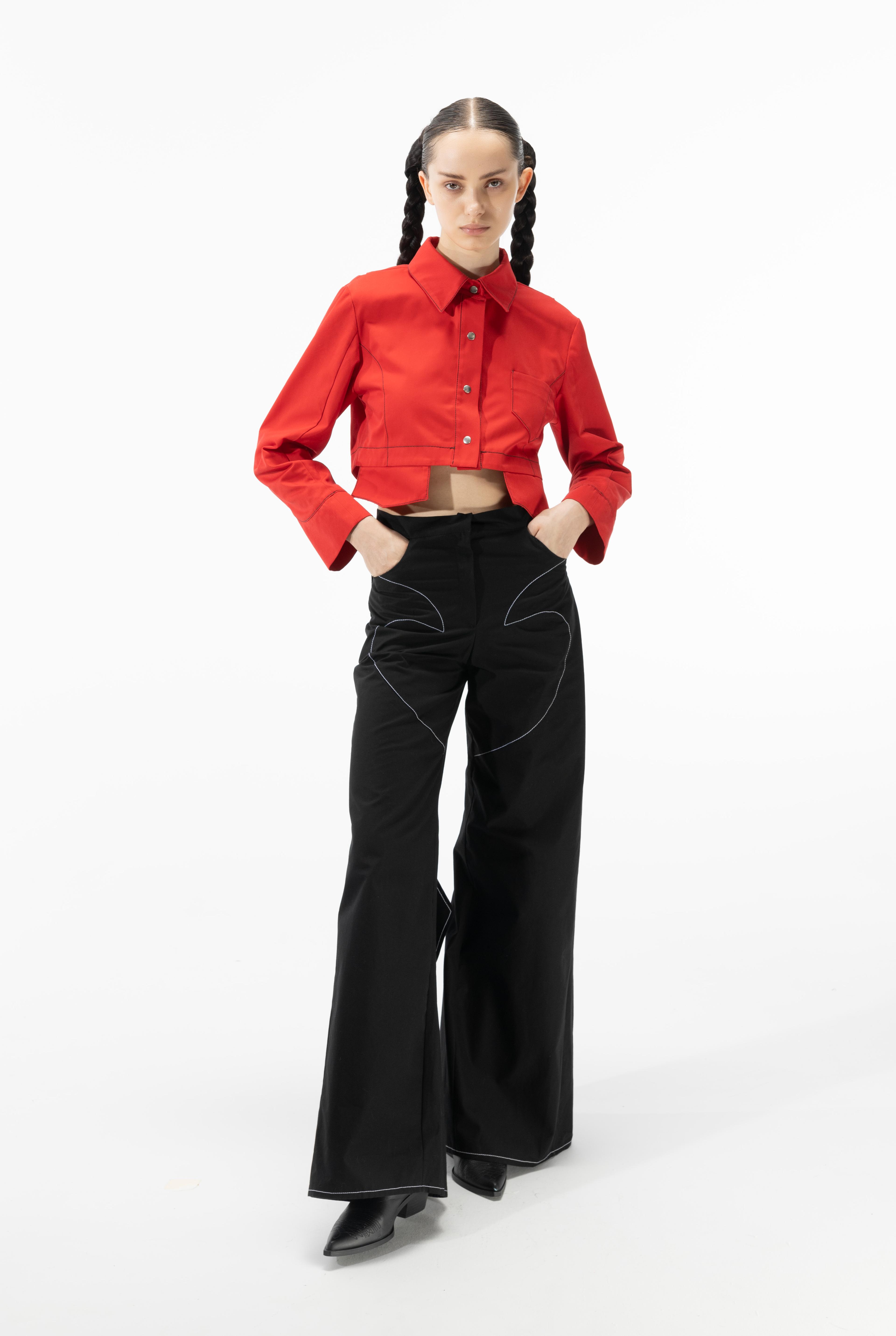 Spódnica MMC studio design, biżuteria Rosa, buty Bałagan, podkolanówki Wolford