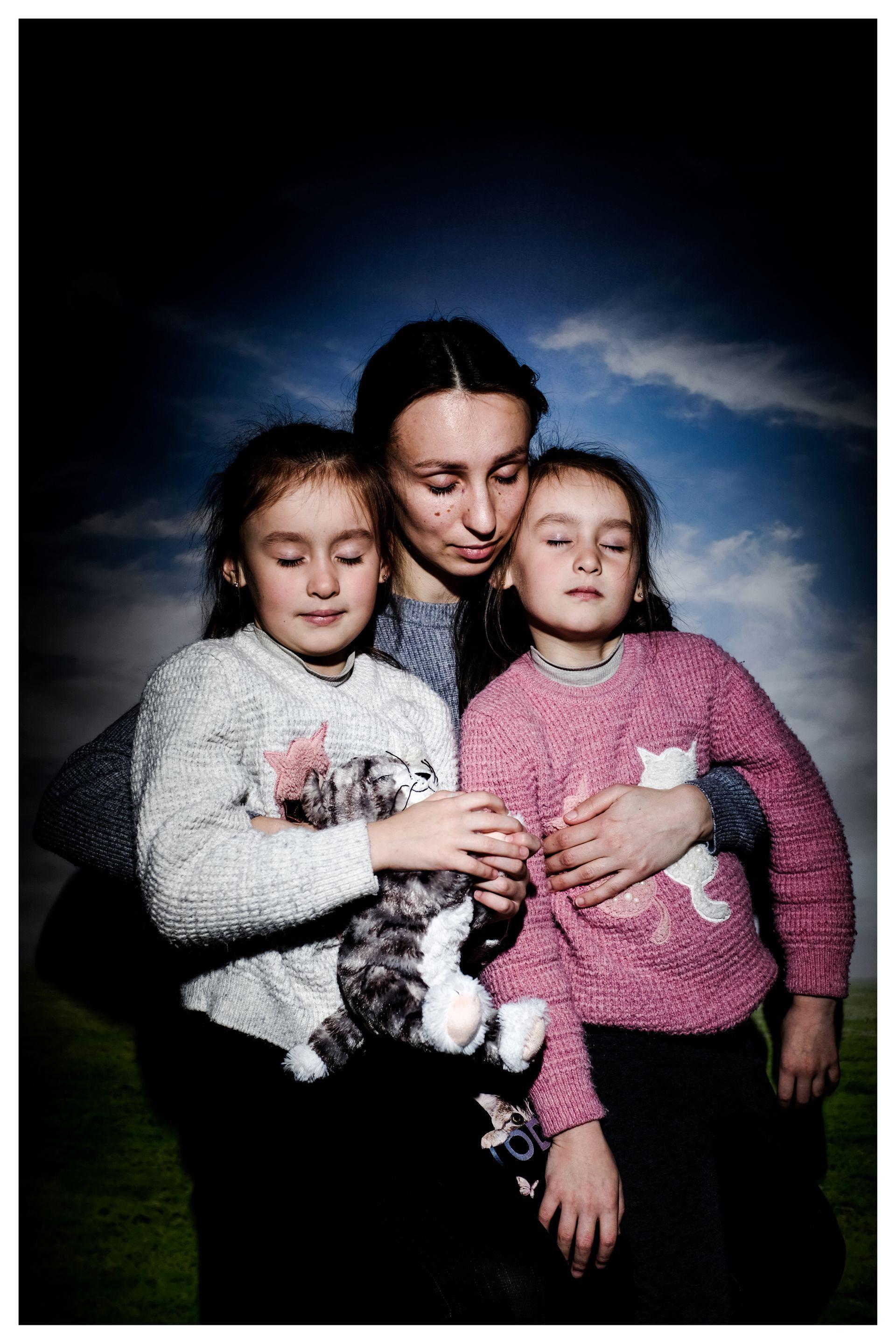 Vira (26 lat), Wiktoria (6 lat), Weronika (6 lat), Lwów